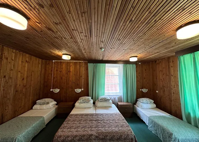 Oravapesa Хяядемеесте