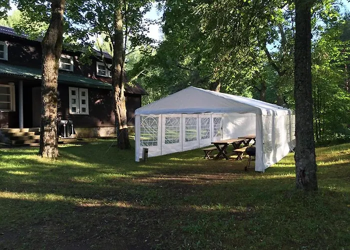 Oravapesa Хяядемеесте